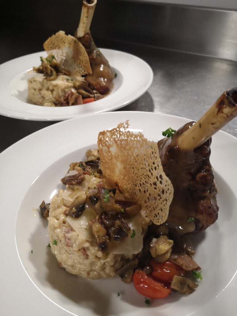 Souris d'agneau confite au barolo et son risotto